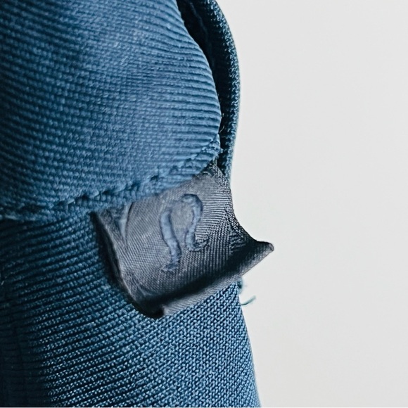 Lululemon Navy ABC Classic-Fit 5 Pocket Chino Pants 34W - Picture 5 of 10